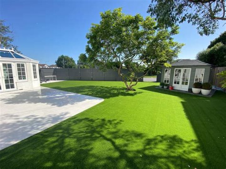 Stunning Busenbark Lawns: Easy Care, Beautiful Results